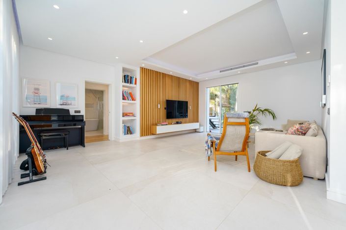 Image No.34-6 Bed Property for sale