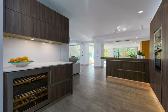 Image No.37-6 Bed Property for sale