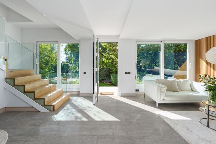 Image No.38-6 Bed Property for sale