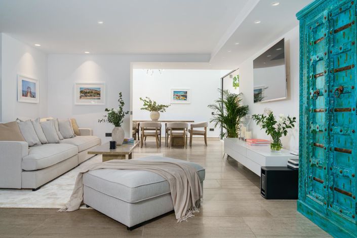 Image No.40-6 Bed Property for sale