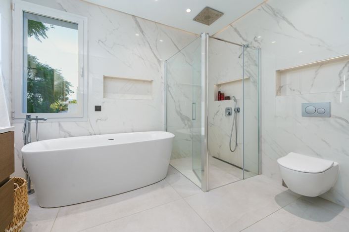 Image No.45-6 Bed Property for sale