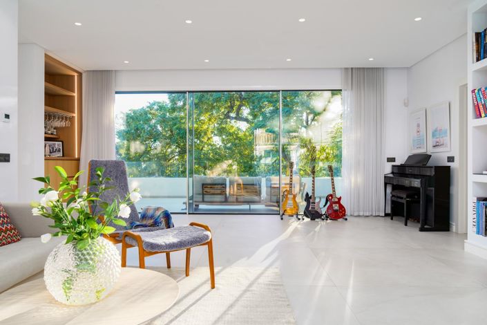 Image No.9-6 Bed Property for sale