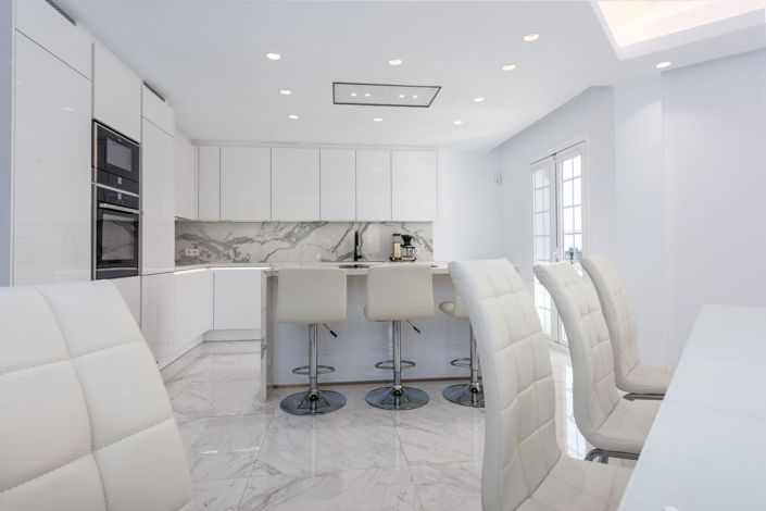 Image No.28-3 Bed Property for sale