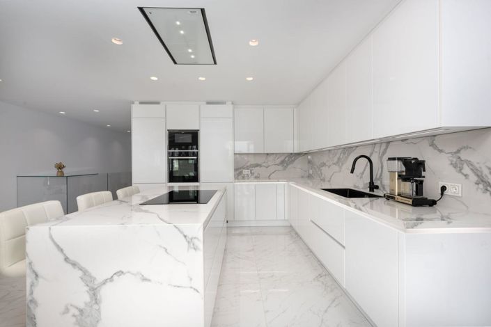 Image No.41-3 Bed Property for sale