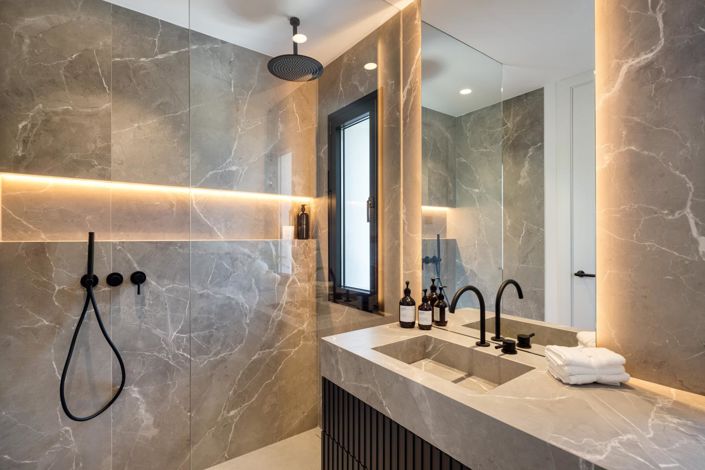 Image No.30-5 Bed Property for sale