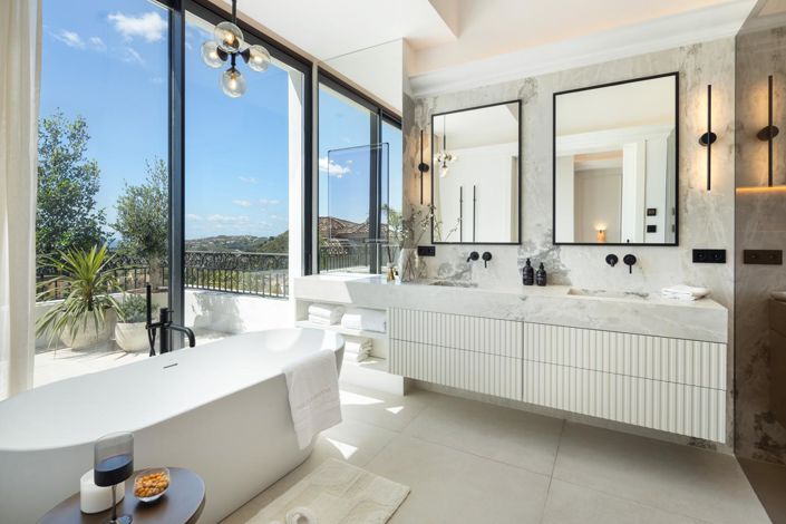 Image No.31-5 Bed Property for sale