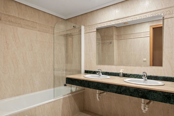 Image No.20-2 Bed Property for sale