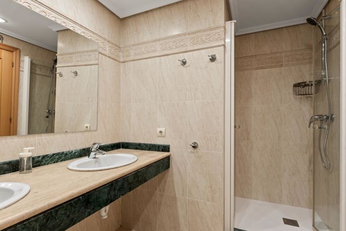 Image No.27-2 Bed Property for sale