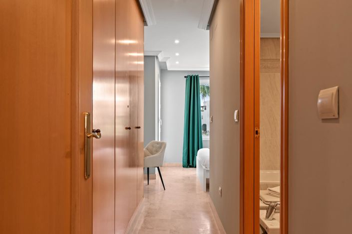 Image No.28-2 Bed Property for sale