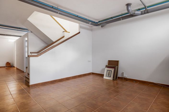 Image No.12-4 Bed Property for sale