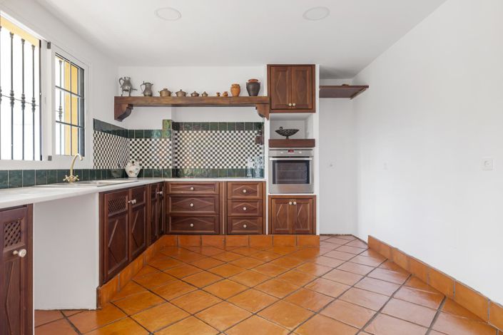 Image No.25-4 Bed Property for sale