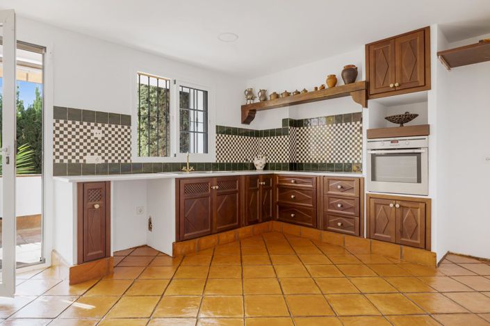 Image No.7-4 Bed Property for sale