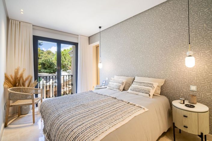 Image No.17-3 Bed Property for sale