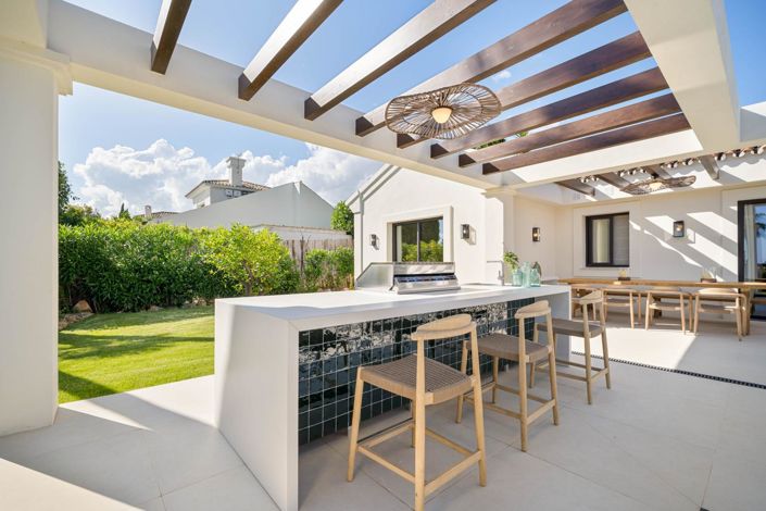 Image No.22-4 Bed Property for sale