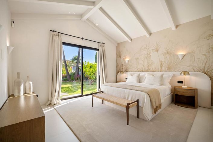 Image No.47-4 Bed Property for sale