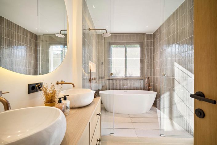 Image No.51-4 Bed Property for sale