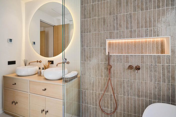 Image No.52-4 Bed Property for sale