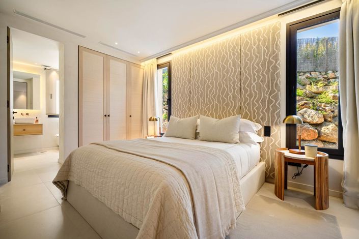 Image No.54-4 Bed Property for sale