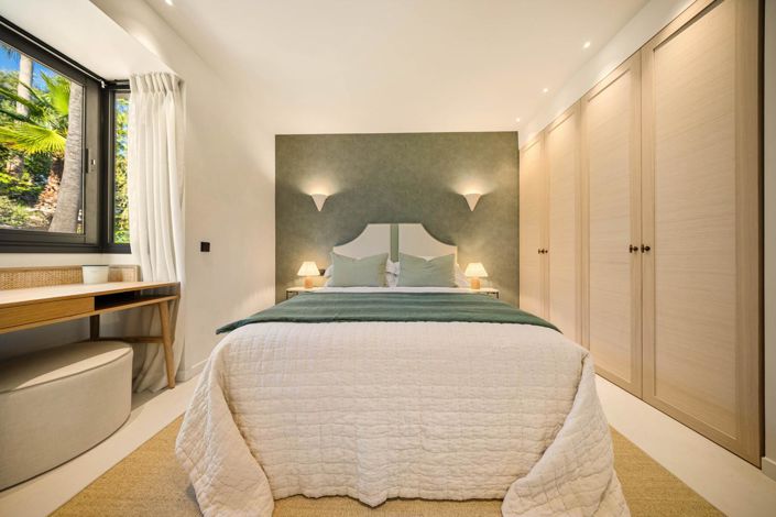 Image No.56-4 Bed Property for sale