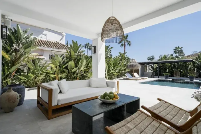 Image No.2-6 Bed Property for sale