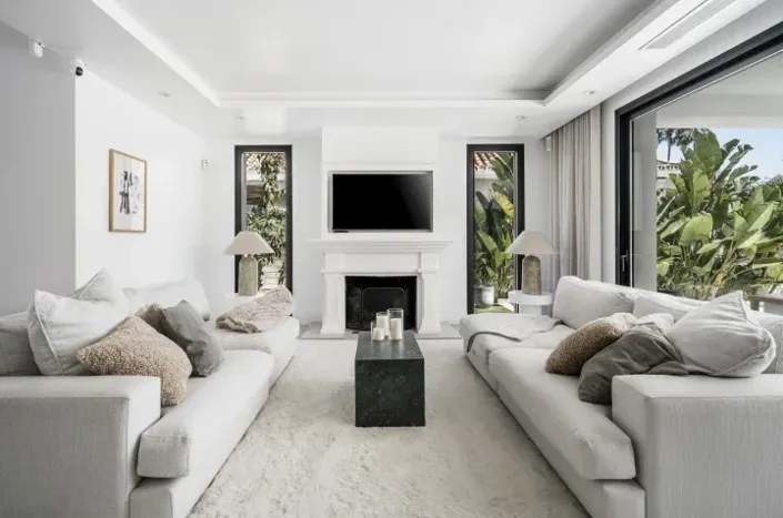 Image No.26-6 Bed Property for sale