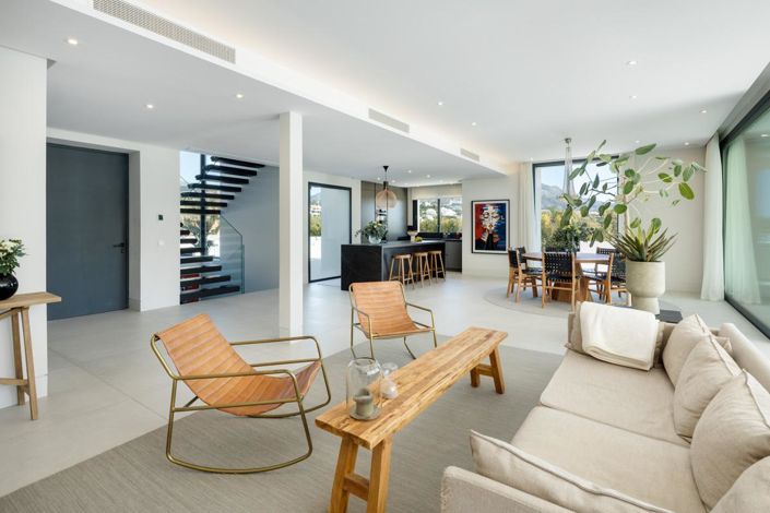 Image No.11-5 Bed Property for sale