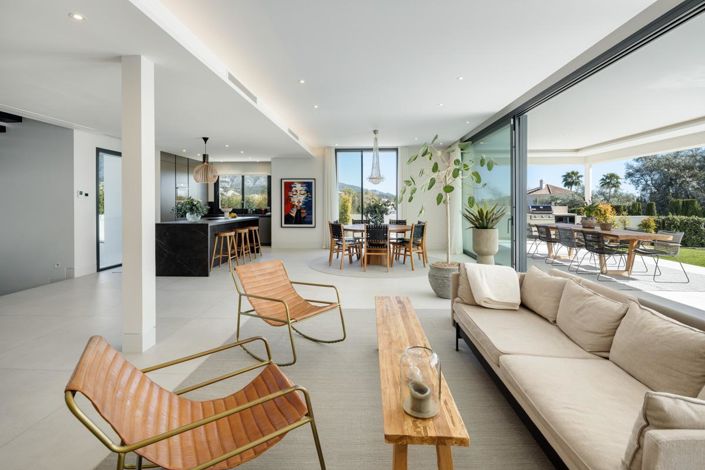 Image No.12-5 Bed Property for sale