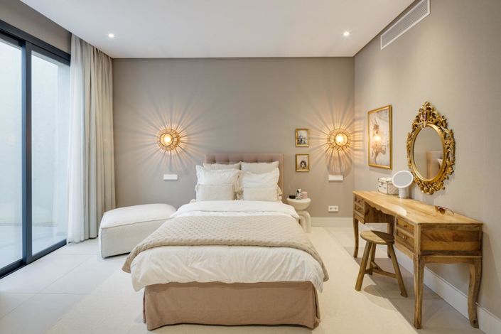 Image No.4-5 Bed Property for sale