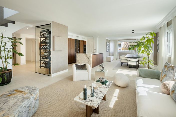 Image No.1-5 Bed Property for sale
