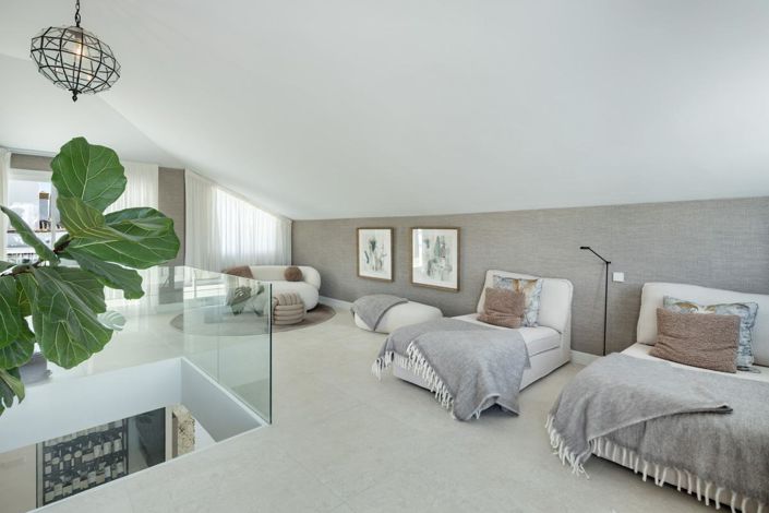 Image No.20-5 Bed Property for sale