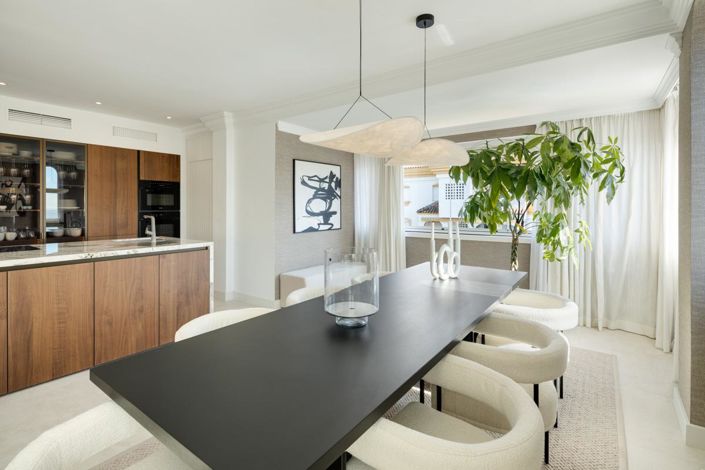 Image No.4-5 Bed Property for sale