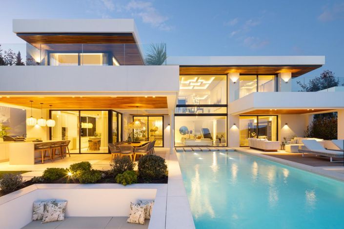 Image No.1-6 Bed Property for sale