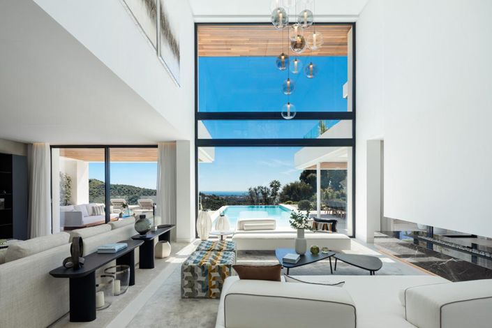 Image No.12-6 Bed Property for sale