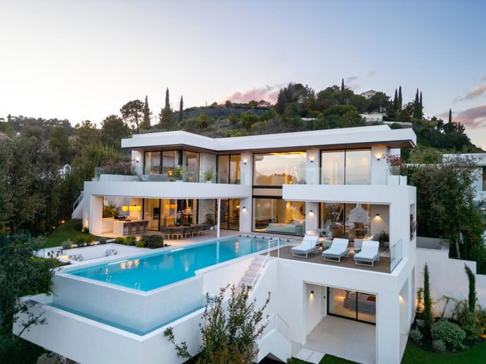 Image No.26-6 Bed Property for sale