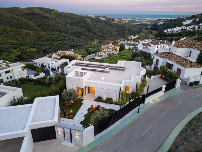 Image No.28-6 Bed Property for sale