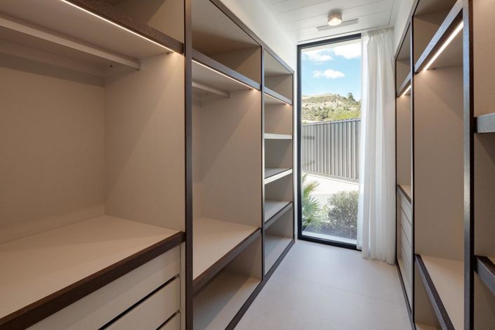 Image No.34-6 Bed Property for sale