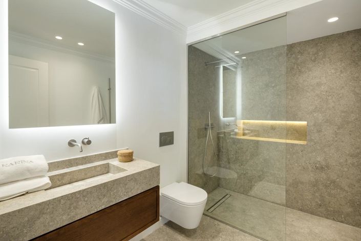 Image No.24-5 Bed Property for sale