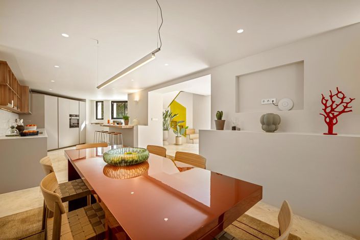 Image No.17-4 Bed Property for sale