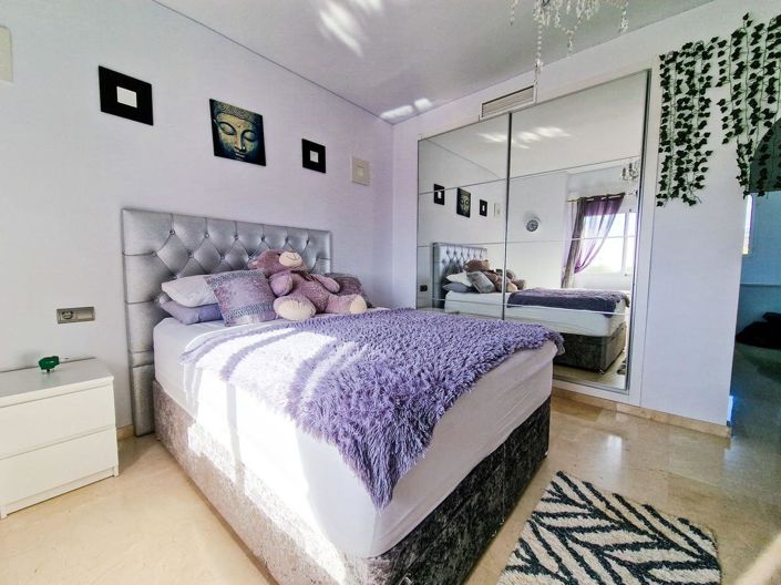 Image No.20-6 Bed Property for sale