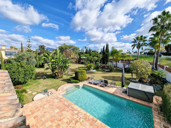 Image No.22-6 Bed Property for sale