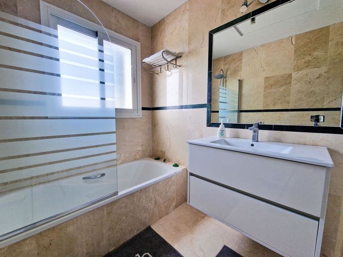 Image No.23-6 Bed Property for sale