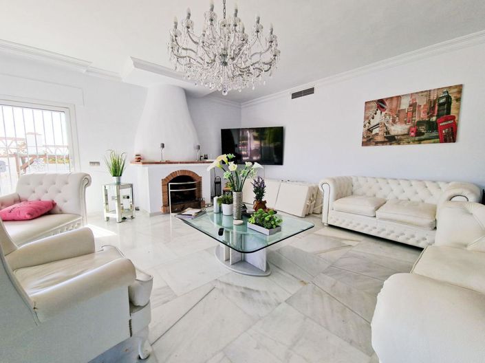 Image No.26-6 Bed Property for sale