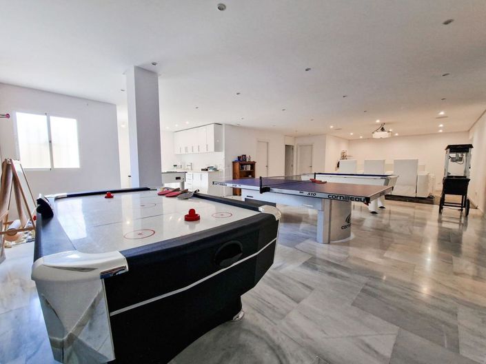 Image No.27-6 Bed Property for sale