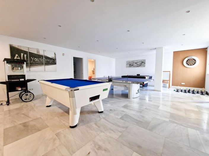 Image No.28-6 Bed Property for sale