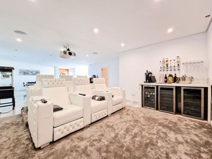 Image No.29-6 Bed Property for sale