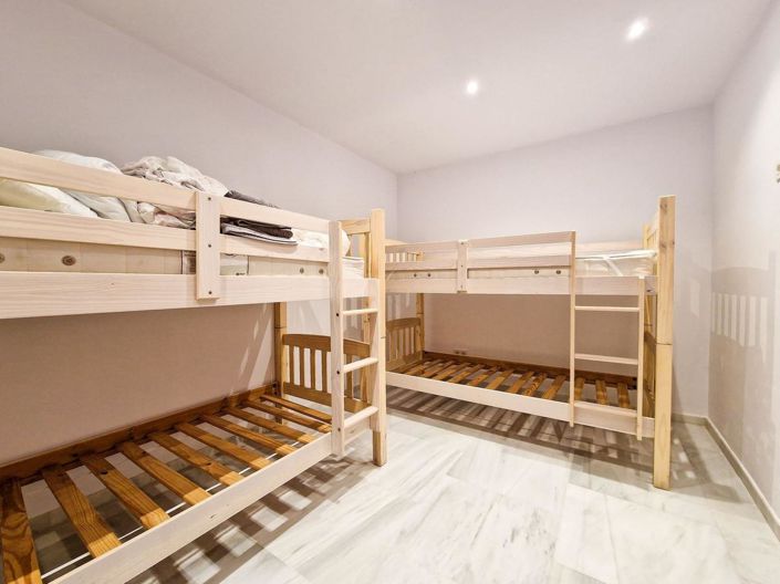 Image No.31-6 Bed Property for sale