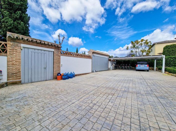 Image No.5-6 Bed Property for sale