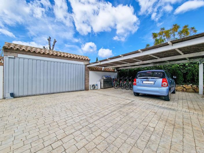 Image No.6-6 Bed Property for sale