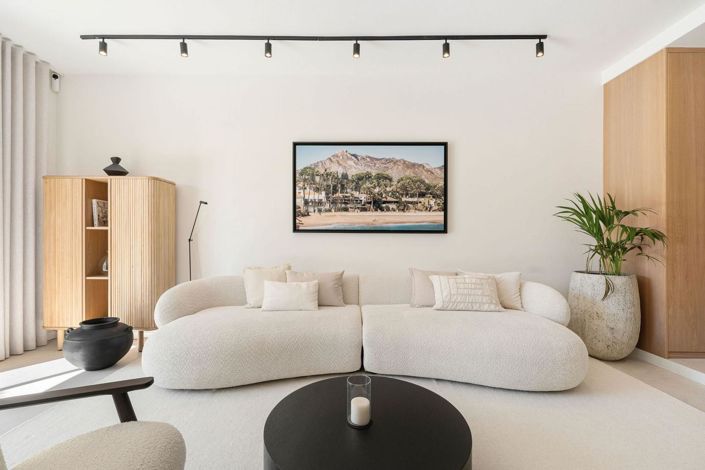 Image No.11-3 Bed Property for sale