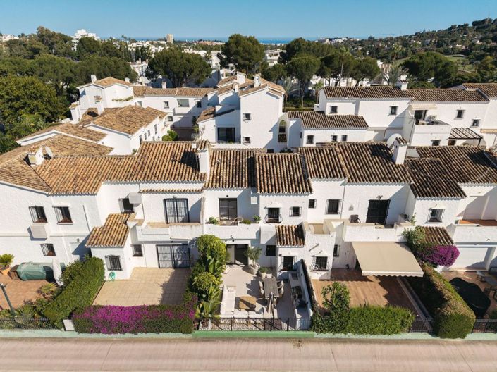 Image No.12-3 Bed Property for sale